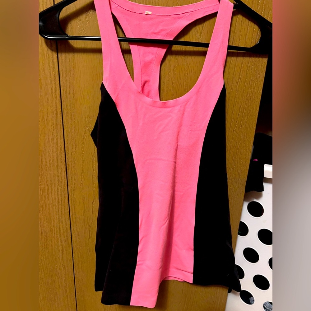 Lululemon tank size 2
